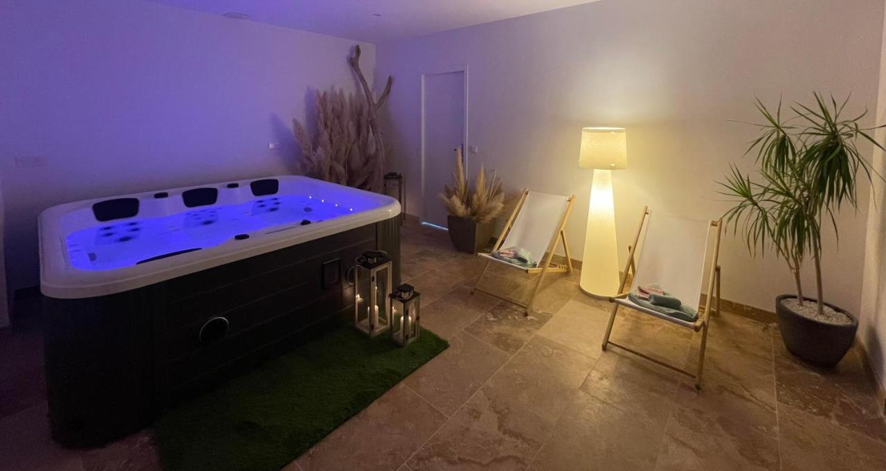 La Nuit Etoilee Aparthotel Saint-Martin-de-Crau Eksteriør bilde